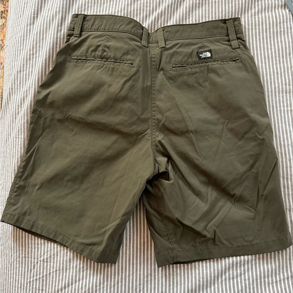 The North Face Men's Olive Cargo-Style Flat Front Shorts